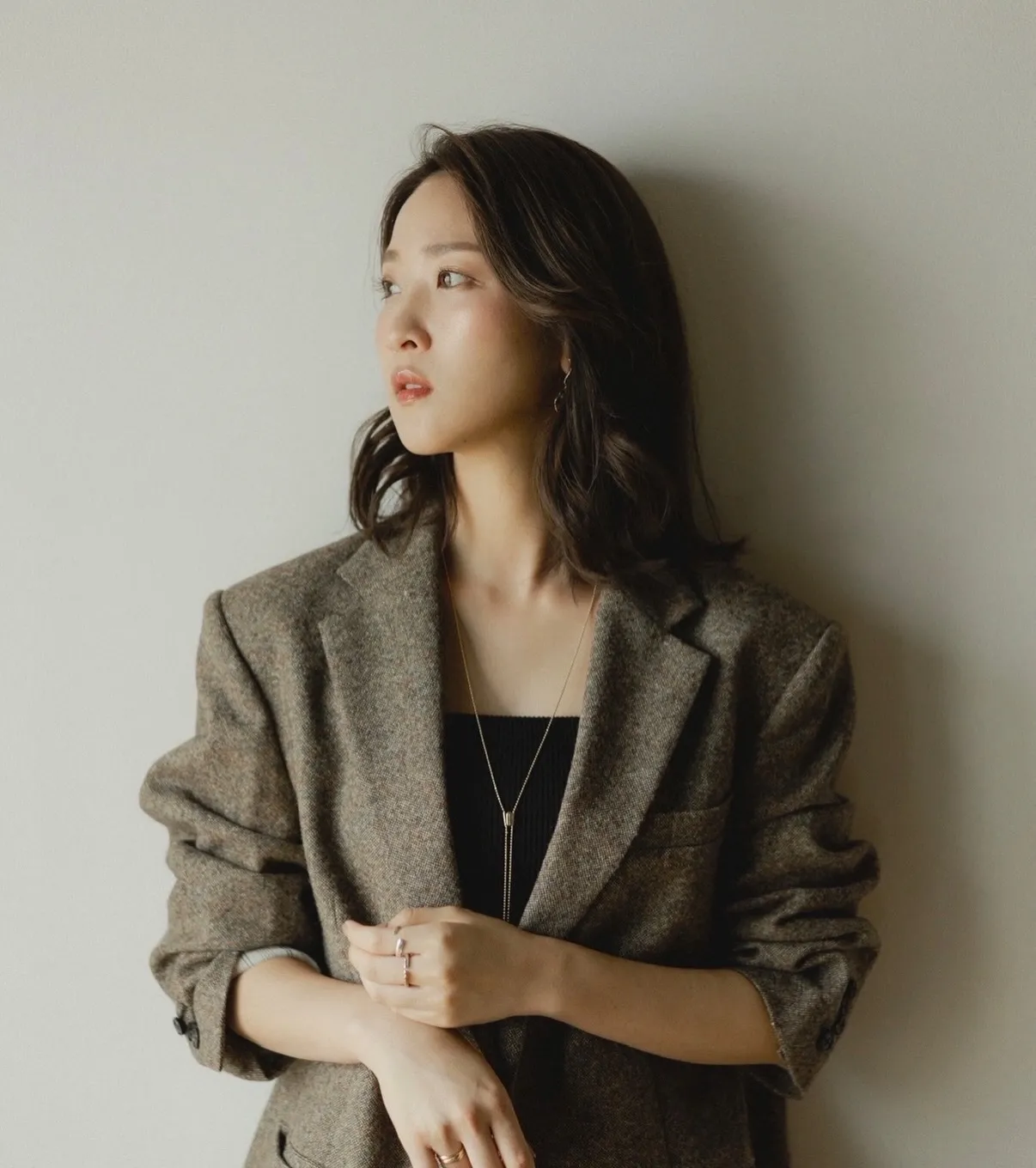 「姿勢」が「フェイスライン」に影響を及ぼします。