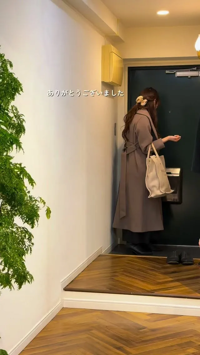 オフィスでもキレイなフェイスラインと美姿勢でカッコいい先輩に...